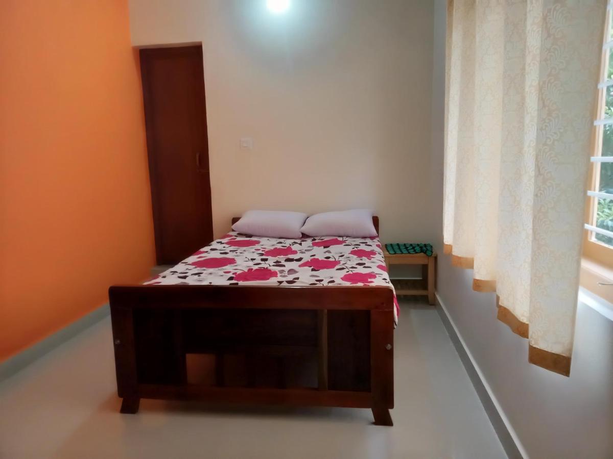 Krishna Kuteera Apartment Siddapura  ภายนอก รูปภาพ