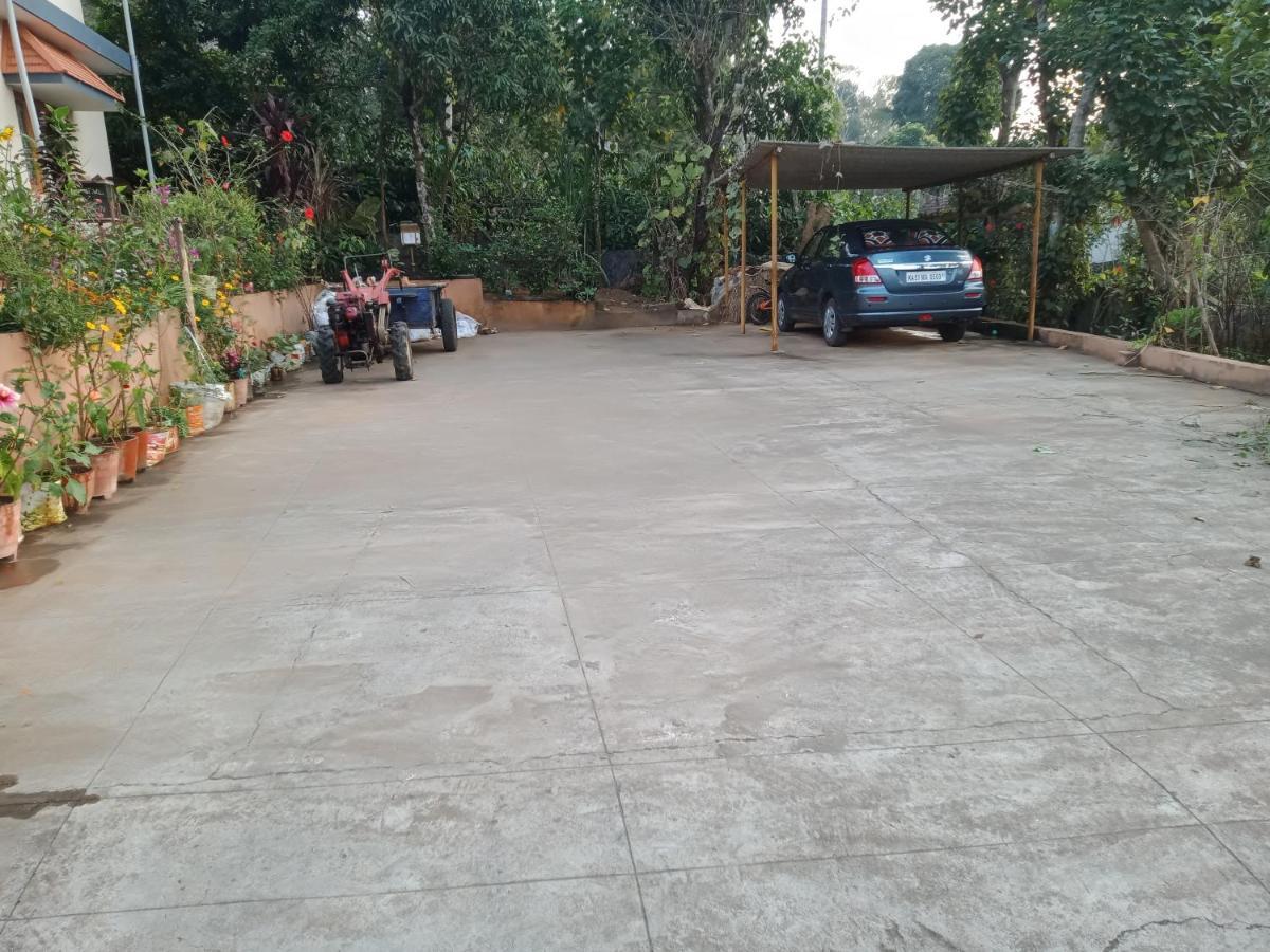 Krishna Kuteera Apartment Siddapura  ภายนอก รูปภาพ